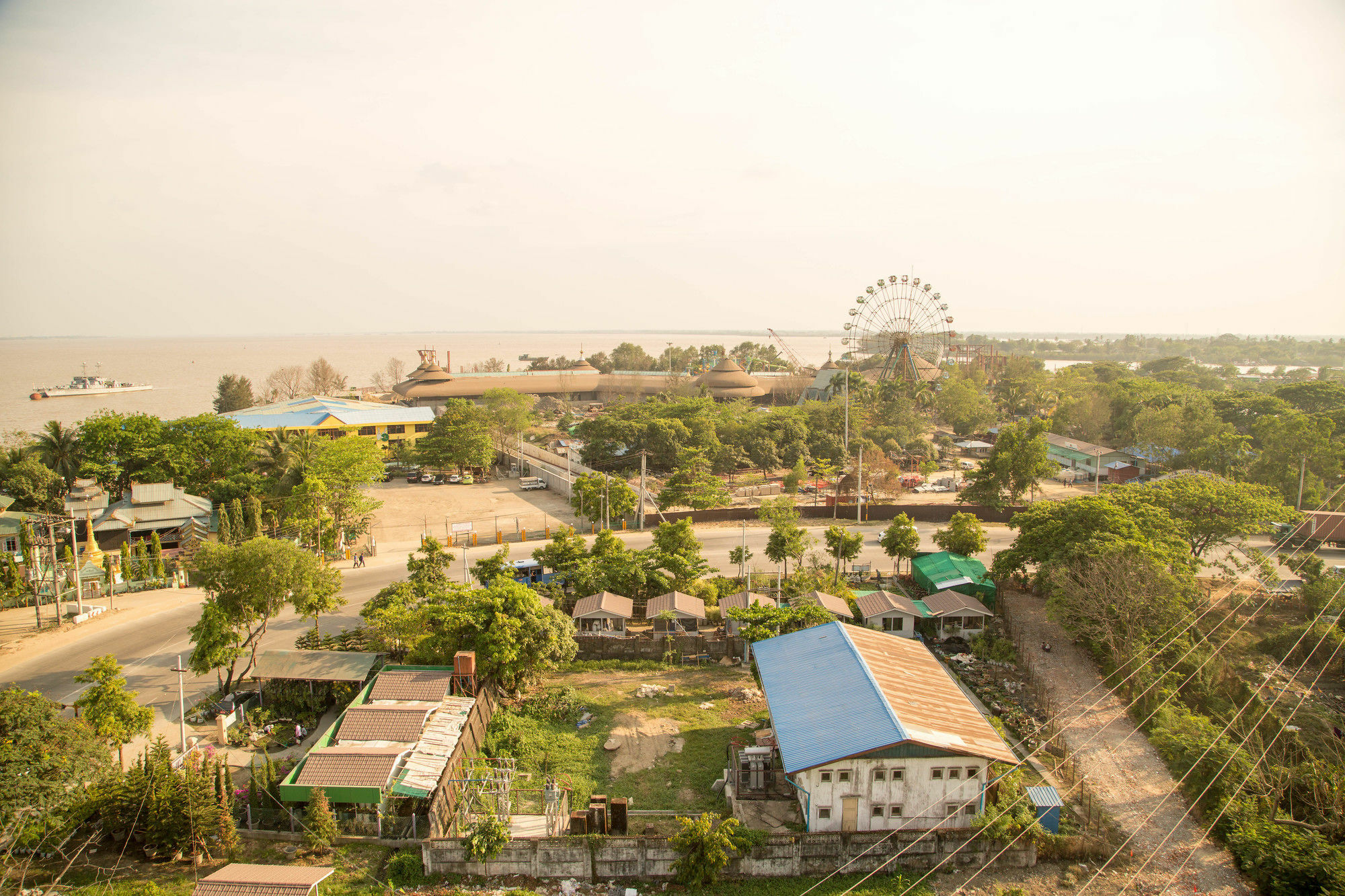 Uptown Hotel Yangon Exterior photo