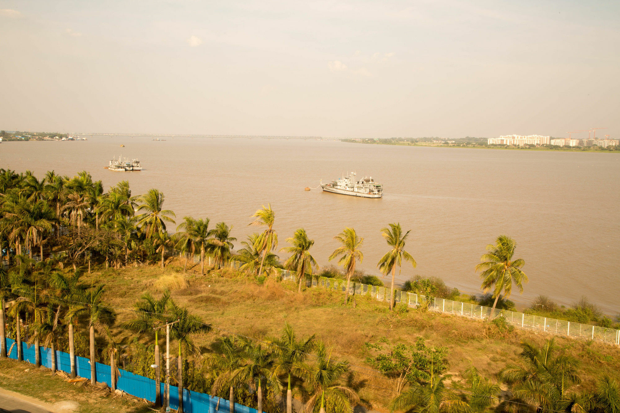 Uptown Hotel Yangon Exterior photo